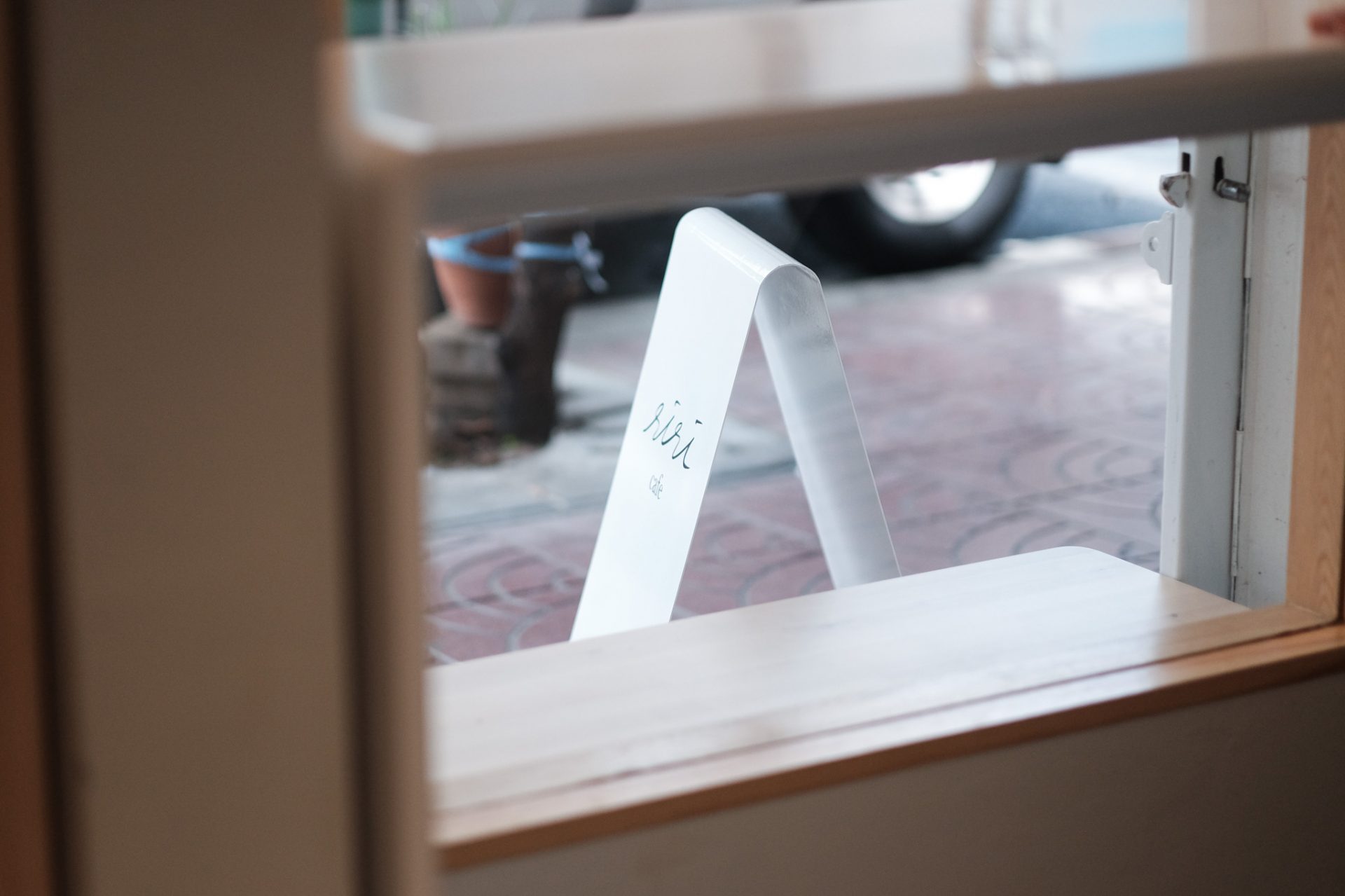 riricafe-welcomesign-minimal-signage7